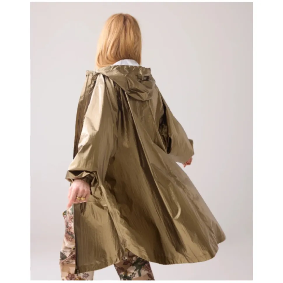 Abrigo Impermeable Metálico Oversized