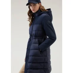Abrigo Softshell de Satén con Plumón de Pato