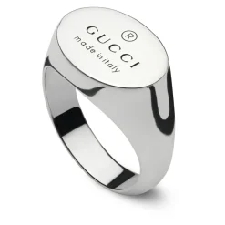 Anillo Chevalier con placa ovalada Gucci