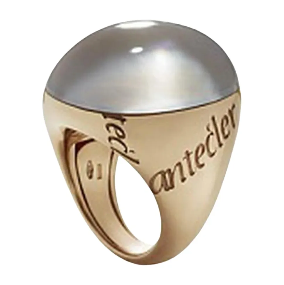 Anillo de madreperla blanca y cristal de roca
