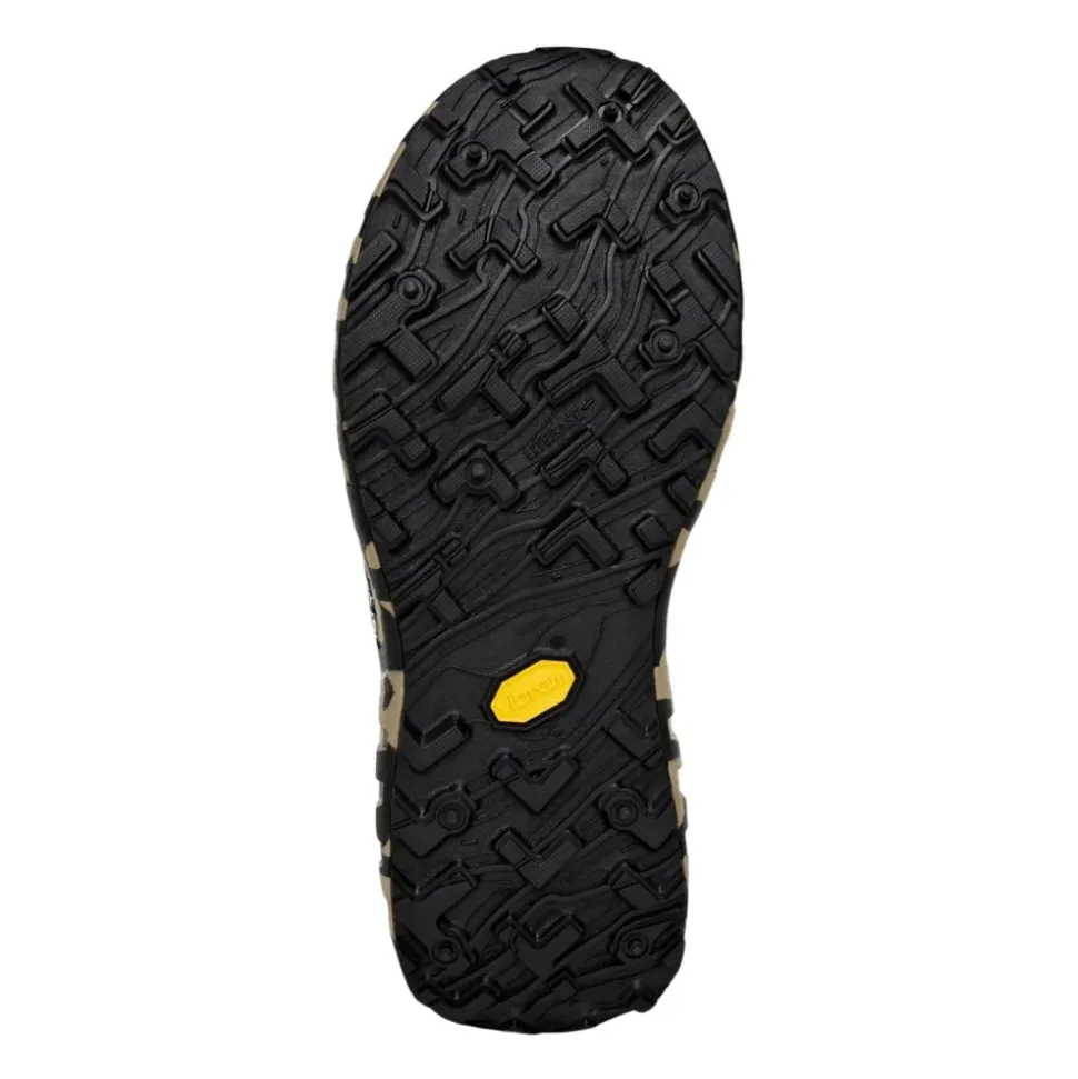 001A Zapatilla de Trail Running