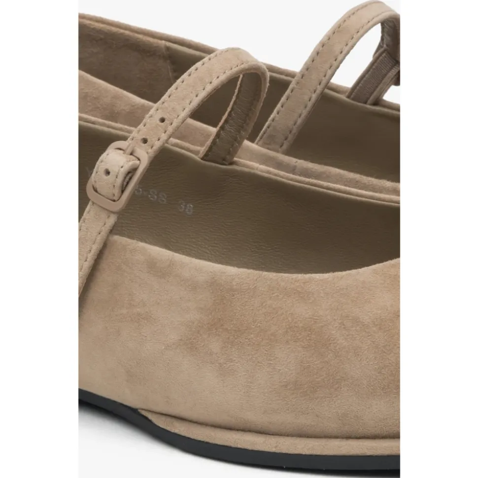 Bailarinas beige para mujeres con hebilla de terciopelo suave