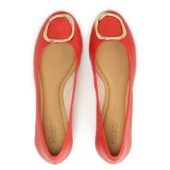 Bailarinas rojas de cuero con detalles metálicos