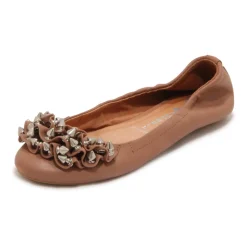 Bailarinas Ruffle Nude Tachuelas