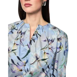 Blusa con estampado de lirios