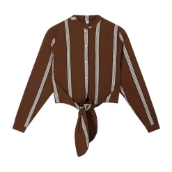 Blusa corta con nudo