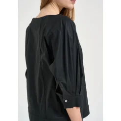 Blusa de cuello redondo
