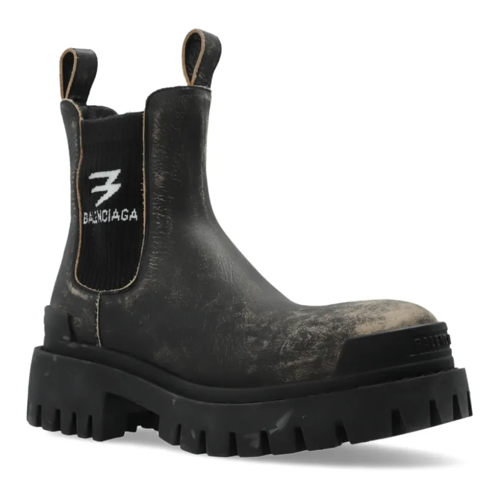 Bota Chelsea Strike