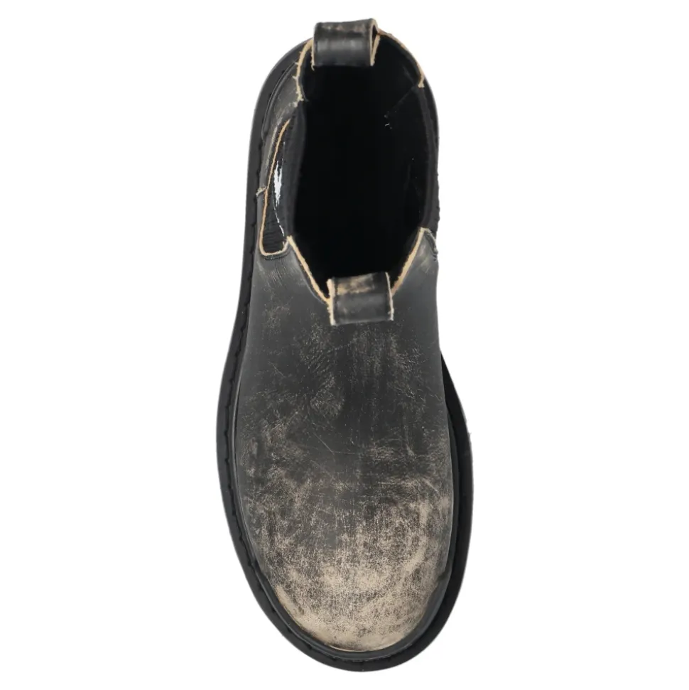 Bota Chelsea Strike