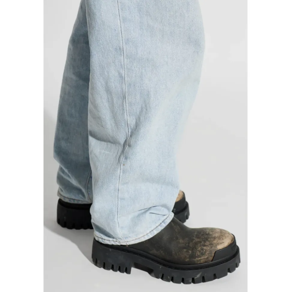 Bota Chelsea Strike