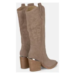 Bota de tacón bordado