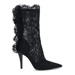 Botas negras con suela de cuero