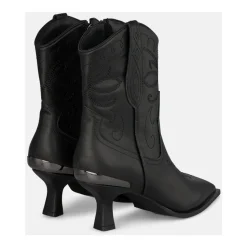 Botines bordados en el tobillo