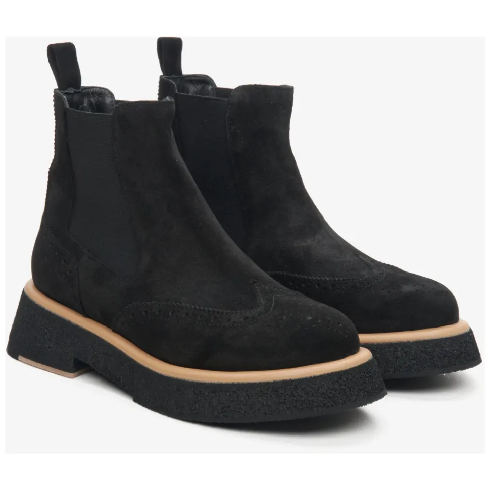 Botines negros de ante con detalles marrones