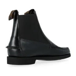 Botines negros de cuero con inserciones elásticas