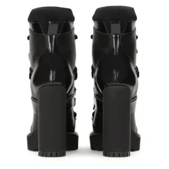 Botines Vanguardistas con Cordones Decorativos.Este producto tallaje pequeño.