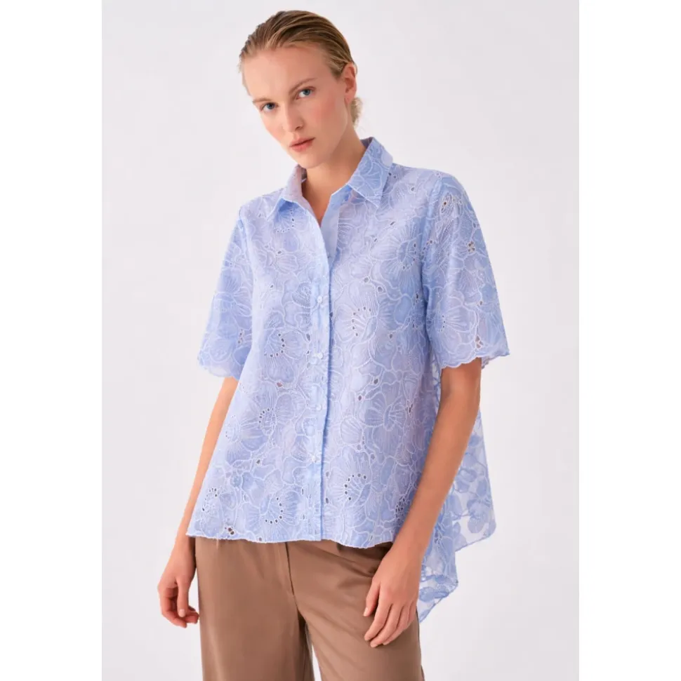 Camisa de Organza Bordada con Dobladillo en Pico