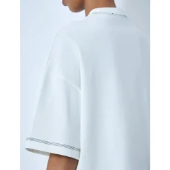Camiseta Boxy con Logo Bordado