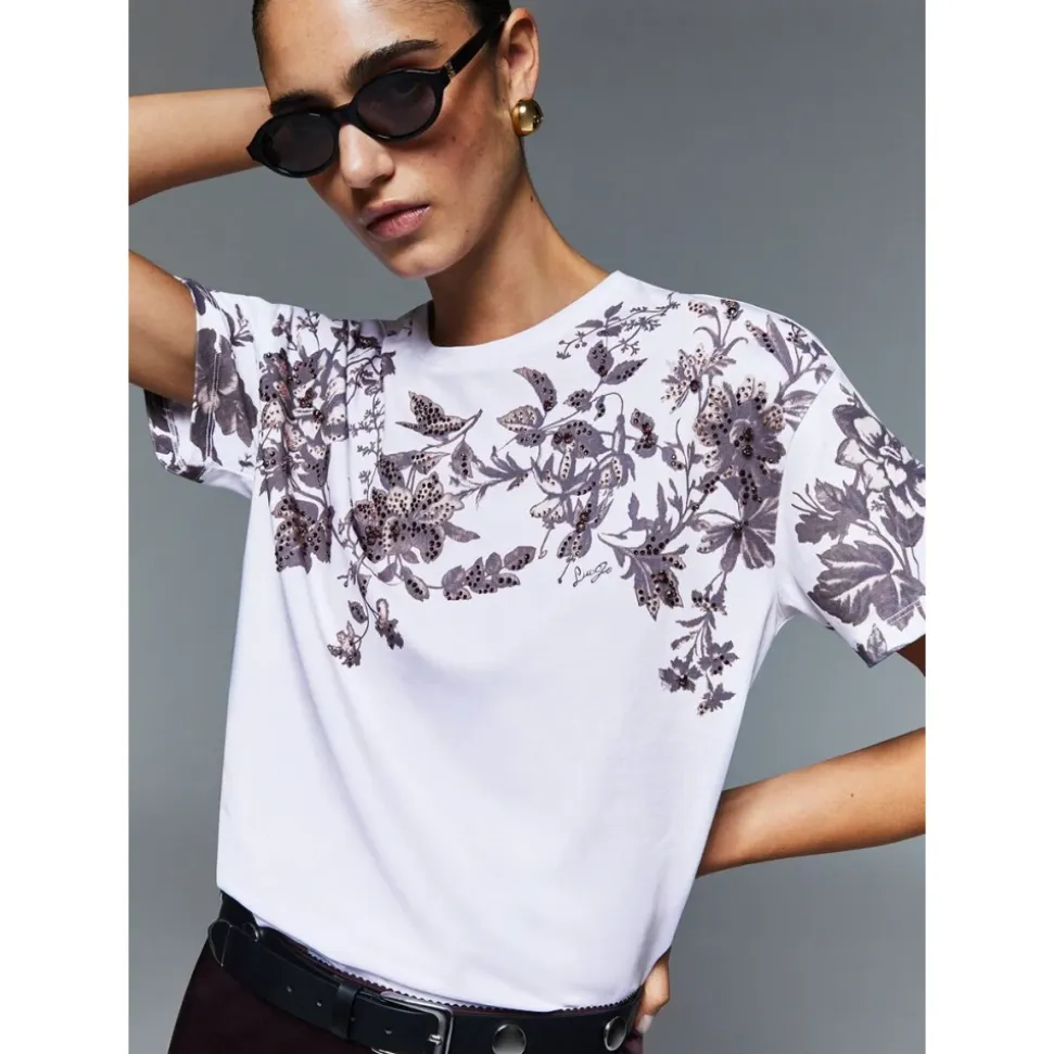 Camiseta con estampado y bordado