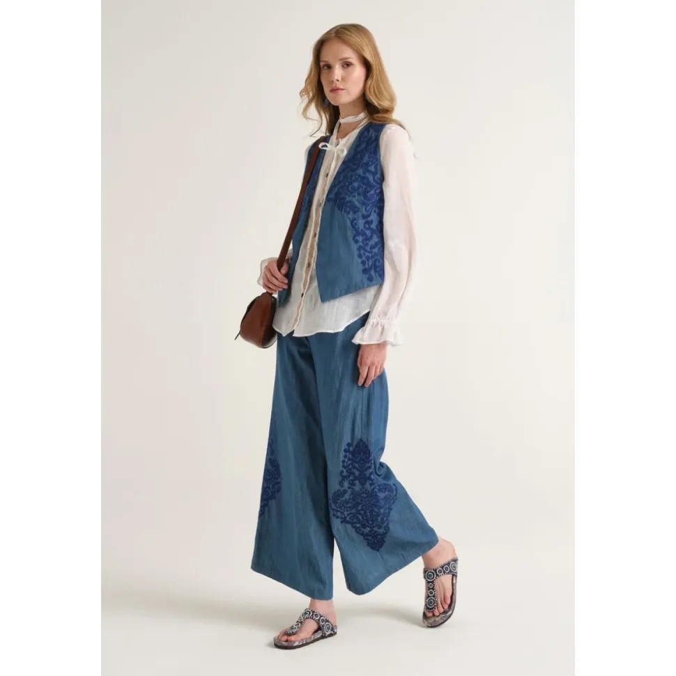 Chaleco Ikat sobre Chambray