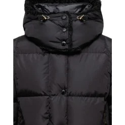 Chaqueta acolchada con capucha de borreguillo