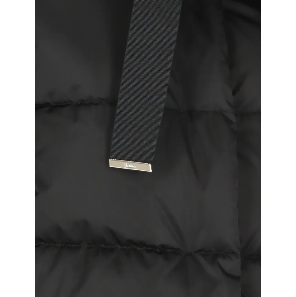 Chaqueta Acolchada de Plumón Negra con Cuello Alto