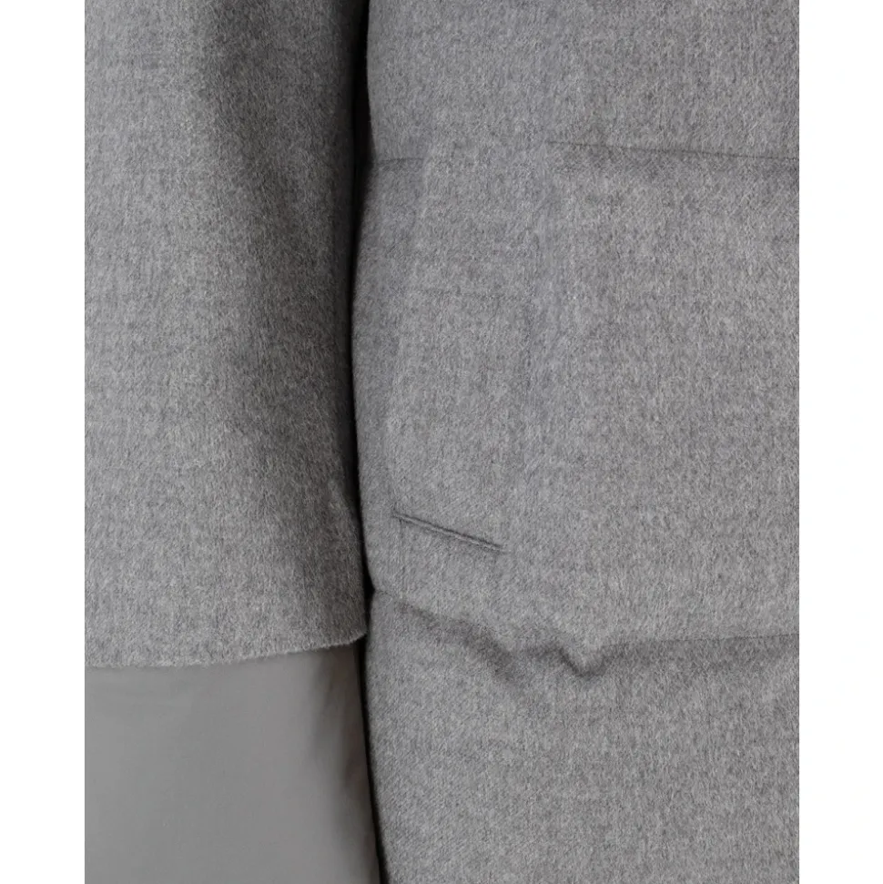 Chaqueta con Cuello Ajustable y Cremallera Metálica