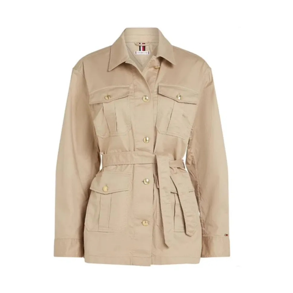 Chaqueta utilitaria con cinturón y botones dorados