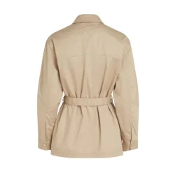 Chaqueta utilitaria con cinturón y botones dorados