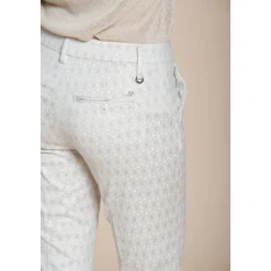 Chinos