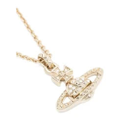 Colgante de oro y cristal con relieve bajo