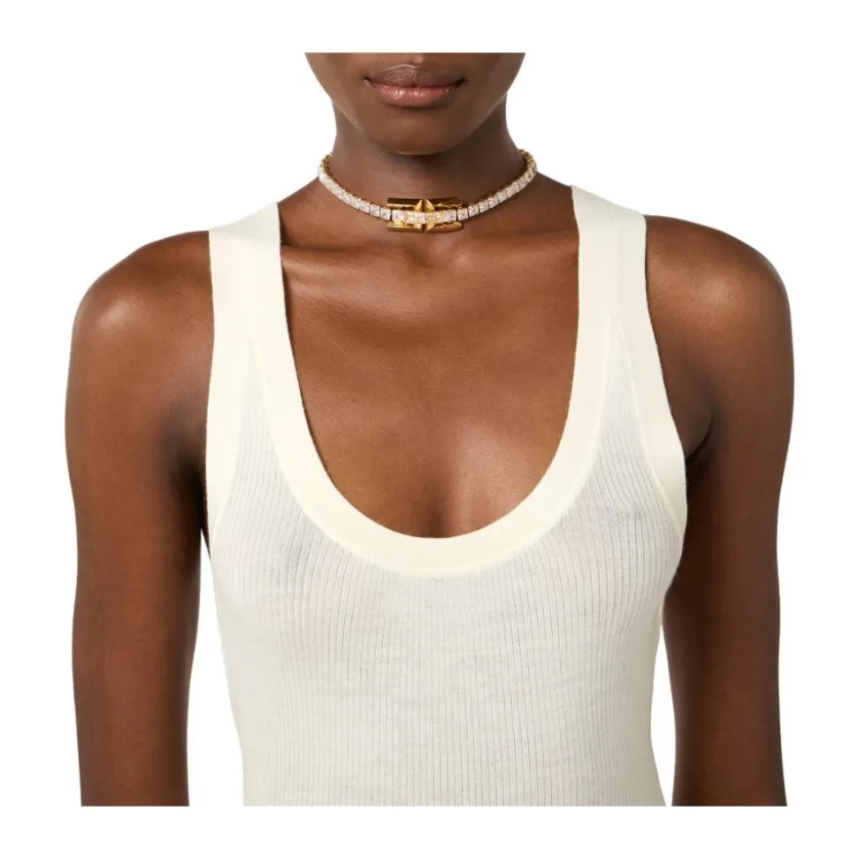 Collar con pedrería y logo