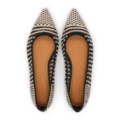 Elegantes zapatos de salón de piel entrelazada