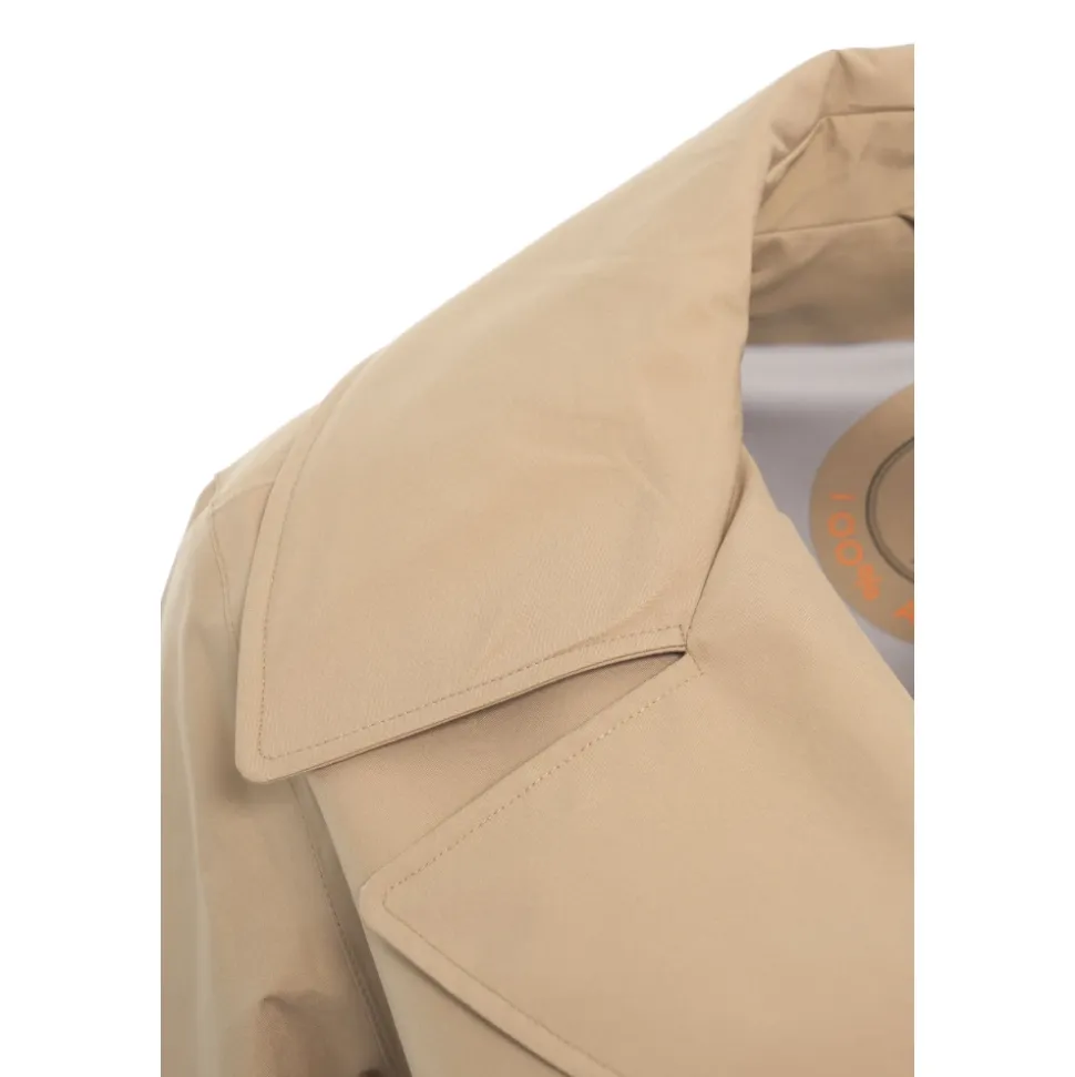 Gabardina Acampanada con Detalles de Logotipo