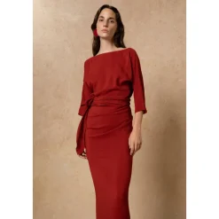 Genara, vestido en seda bermellon-