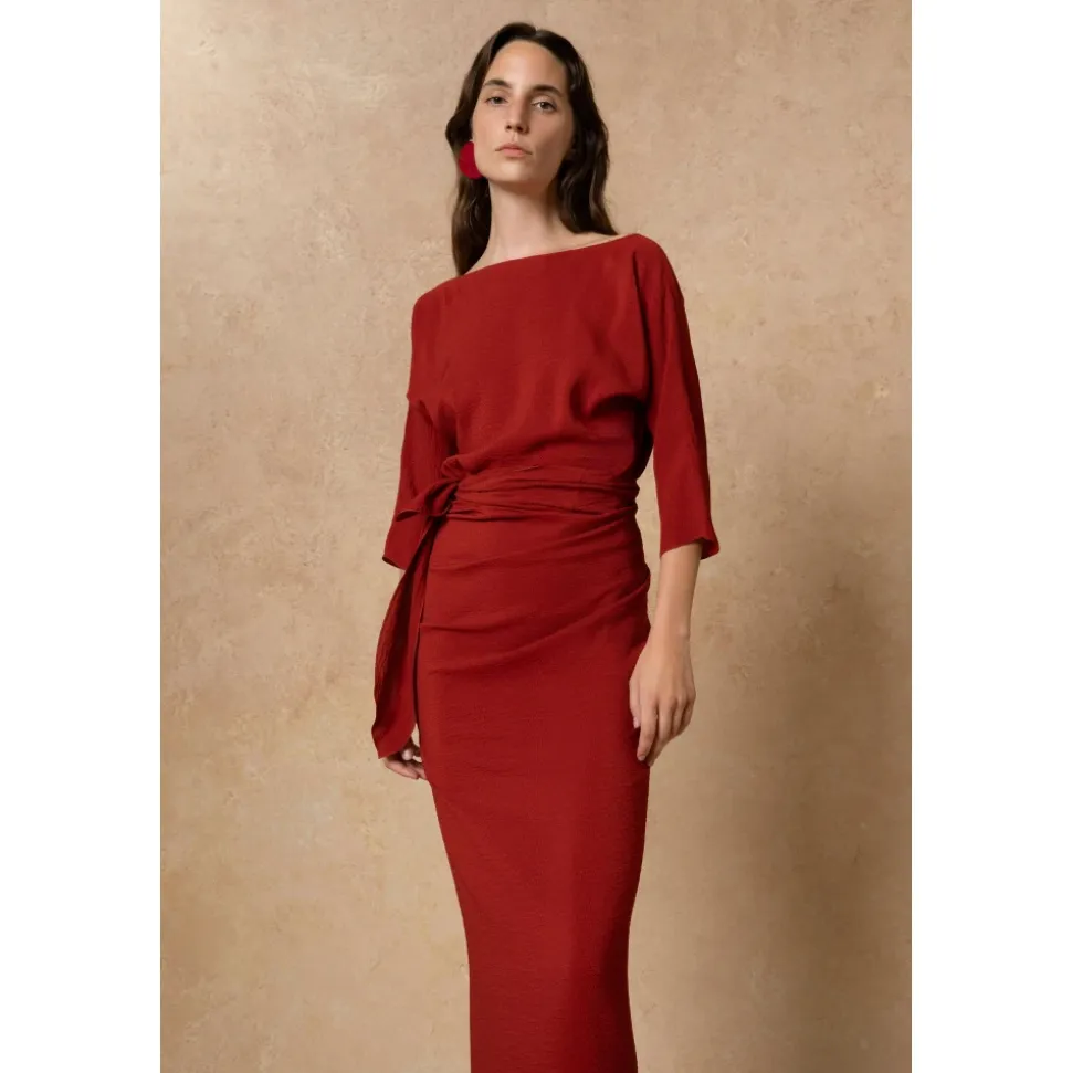 Genara, vestido en seda bermellon-