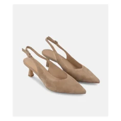 Kitten heeled shoes