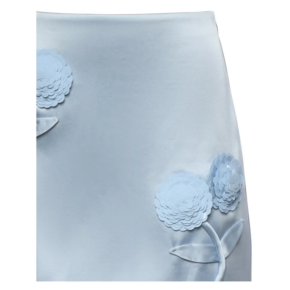 Minifalda de satén con flores 3D de lentejuelas