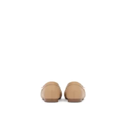 Mocasines con Costuras Decorativas