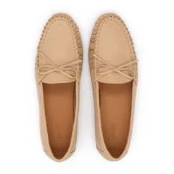 Mocasines con Costuras Decorativas
