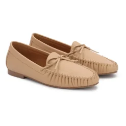 Mocasines con Costuras Decorativas