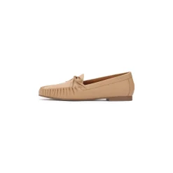 Mocasines con Costuras Decorativas