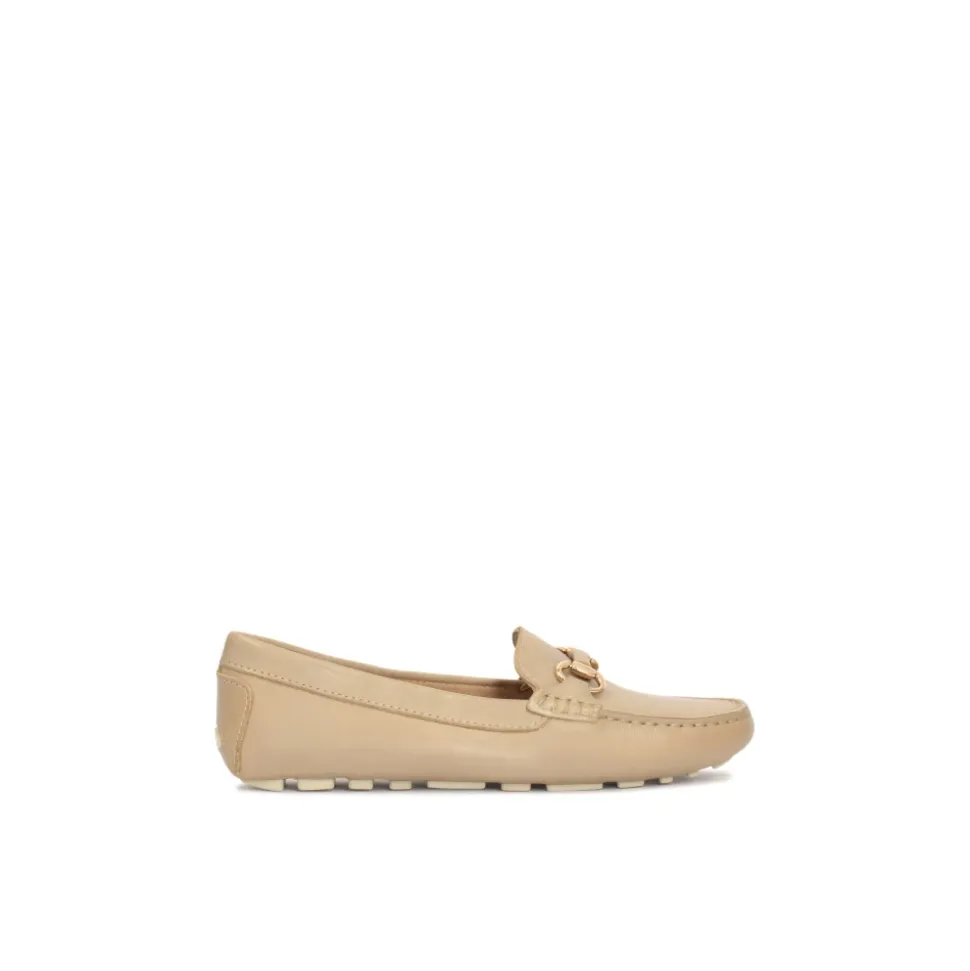 Mocasines de Cuero Beige con Hebilla de Metal