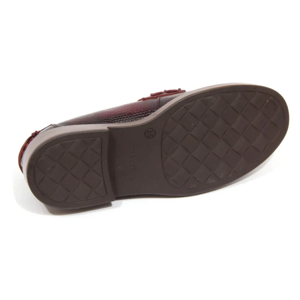 Mocasín de efecto vintage en burdeos