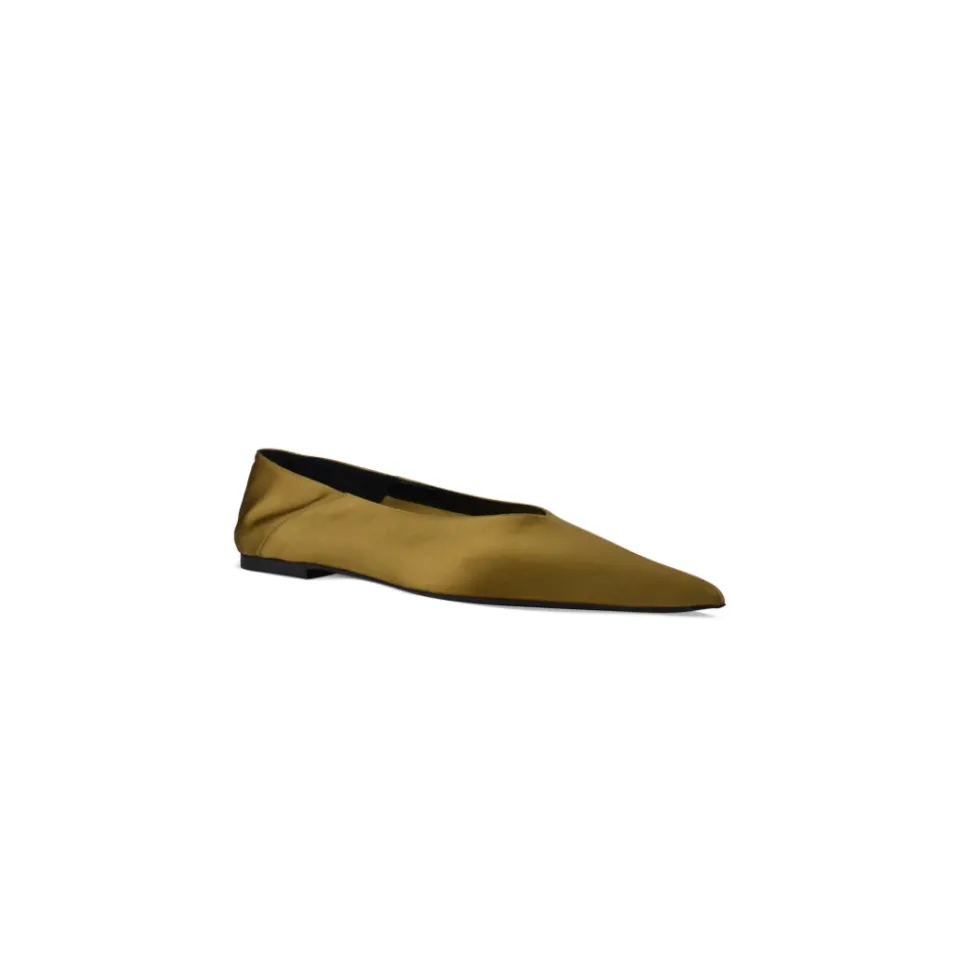 Nour 05 Mule