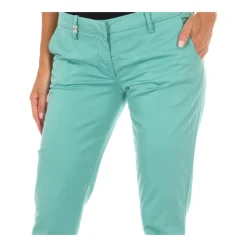 Pantalones acampanados con cierre de botón