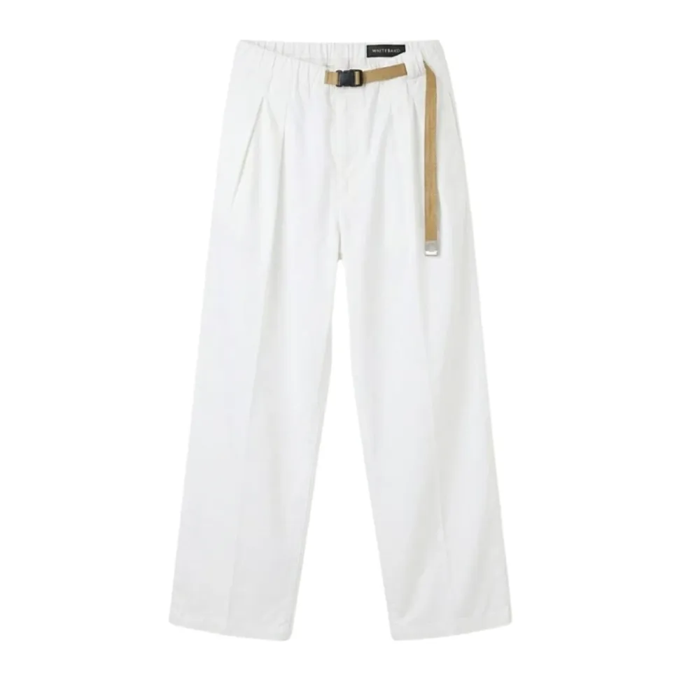 Pantalones plisados con cinturón