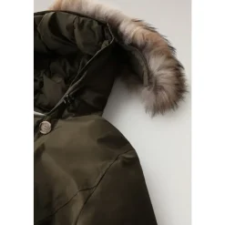 Parka de lujo con piel de mapache ártico