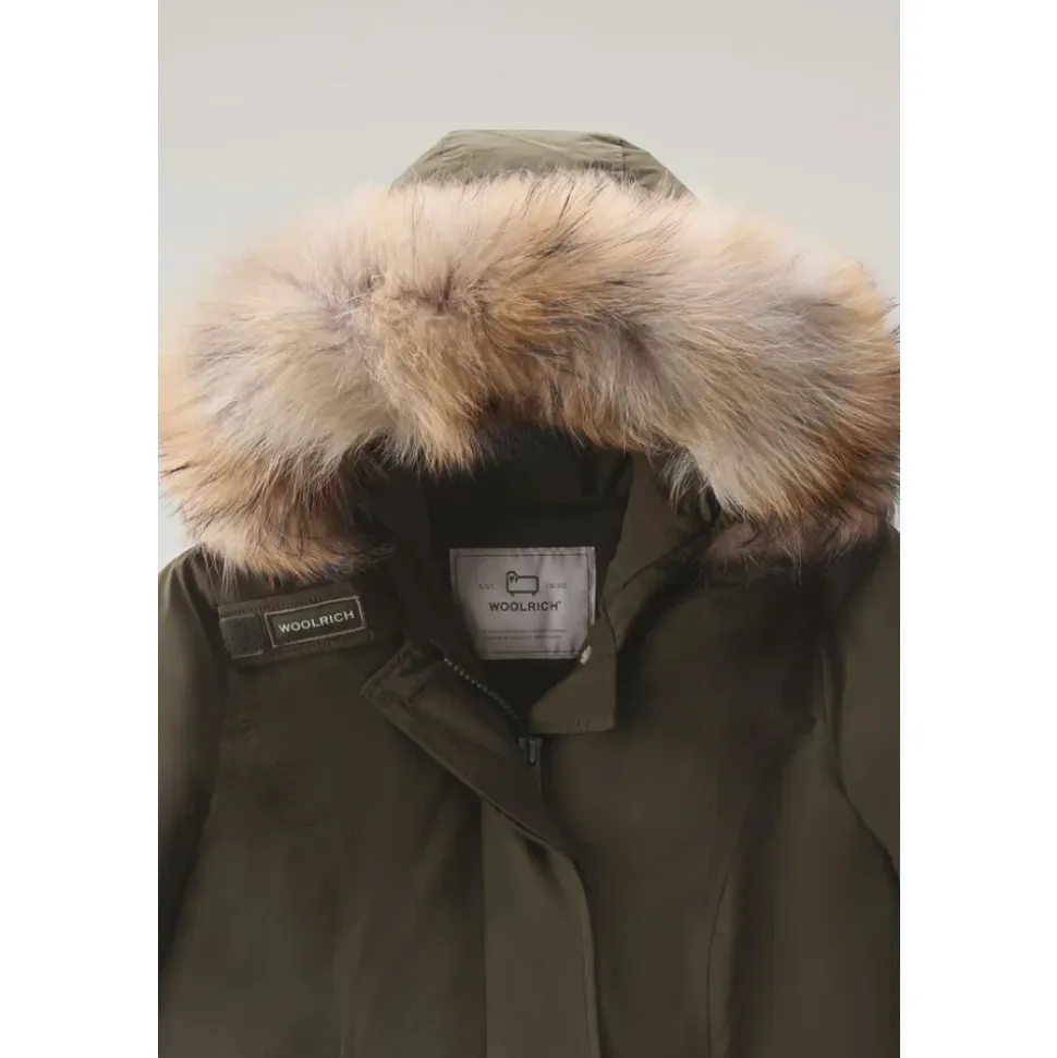 Parka de lujo con piel de mapache ártico