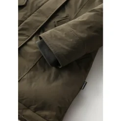 Parka de lujo con piel de mapache ártico